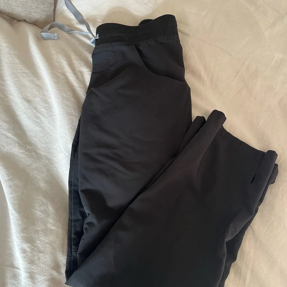 Figs Black Kade Cargo Scrub pants - Picture 3 of 6